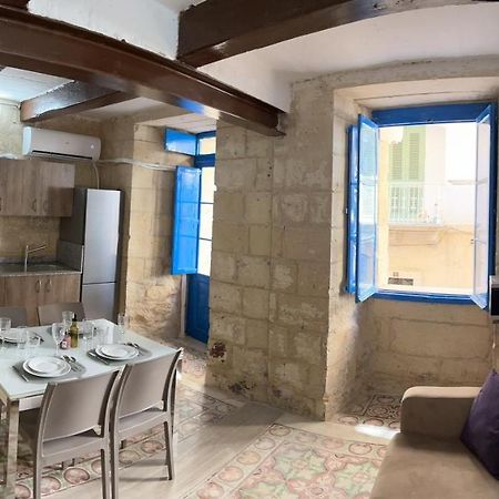 Traditional Townhouse In The Hearth Of Valletta Villa Bagian luar foto