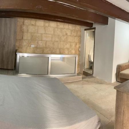 Traditional Townhouse In The Hearth Of Valletta Villa Bagian luar foto