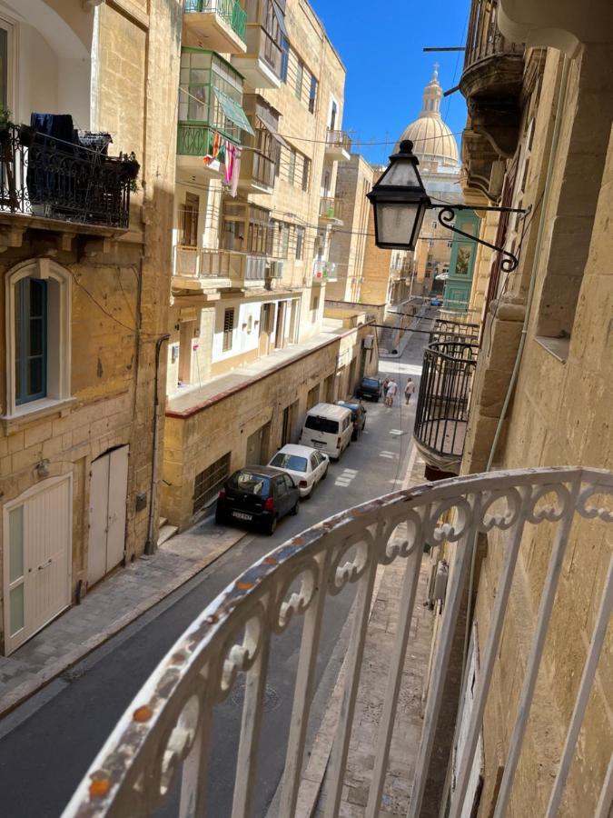 Traditional Townhouse In The Hearth Of Valletta Villa Bagian luar foto