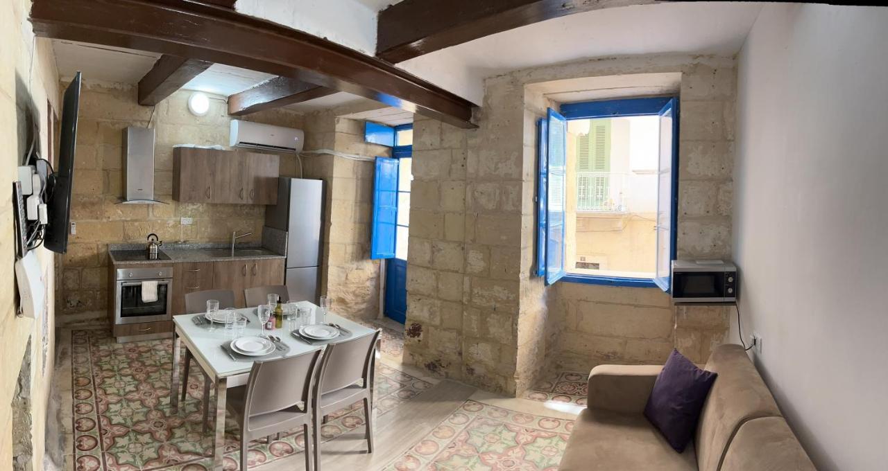 Traditional Townhouse In The Hearth Of Valletta Villa Bagian luar foto
