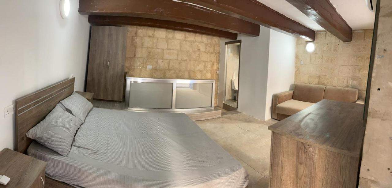 Traditional Townhouse In The Hearth Of Valletta Villa Bagian luar foto